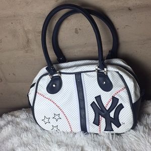 Yankee handbag/purse.